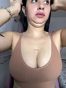 lucy grey25 online show from February 18, 2026, 4:25 pm