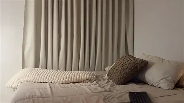 Miia Vega  online show from February 12, 2026, 11:59 pm