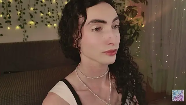 Snapshot of Queen_of_tease chatting on July 8, 2026, 3:41 am Queen of tease online show from July 8, 2026, 3:41 am