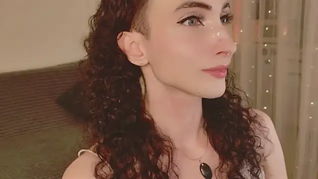 Snapshot of Queen_of_tease chatting on July 1, 2026, 12:55 am Queen of tease online show from July 1, 2026, 12:55 am