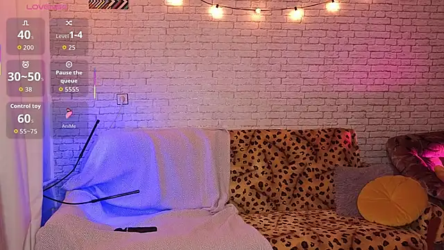 ReginaFoXXXy online show from October 31, 2025, 8:55 am