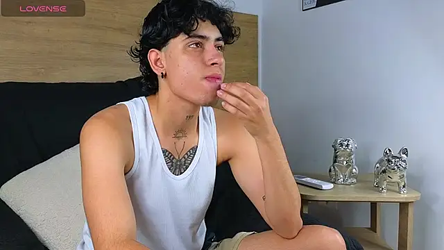 Stiven Benet  online show from November 2, 2025, 1:27 pm