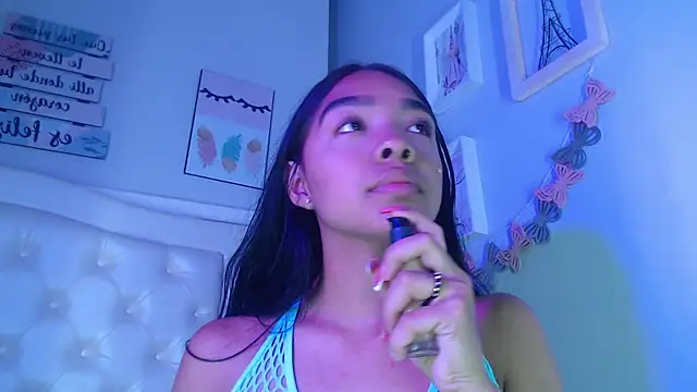 pocahontamoon online show from September 22, 2025, 1:17 pm