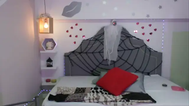 pocahontamoon online show from October 29, 2025, 3:44 pm