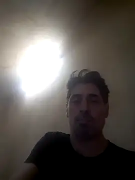 Snapshot of fleky chatting on April 8, 2026, 5:31 am fleky online show from April 8, 2026, 5:31 am