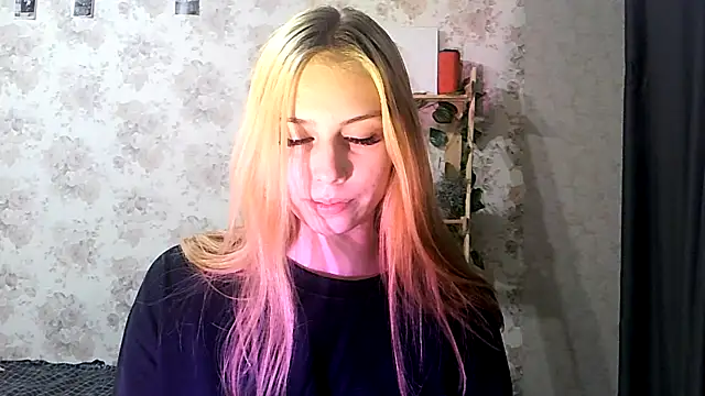 Snapshot of ClaireLaSweet chatting on October 20, 2025, 10:27 am ClaireLaSweet online show from October 20, 2025, 10:27 am