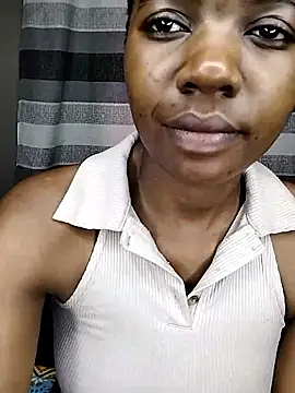 Snapshot of Berryangel03 chatting on October 13, 2025, 1:12 pm Berryangel03 online show from October 13, 2025, 1:12 pm