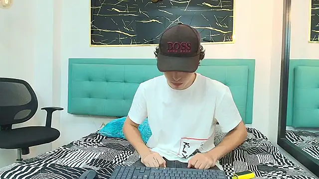 dia fax18 online show from October 21, 2025, 7:46 pm