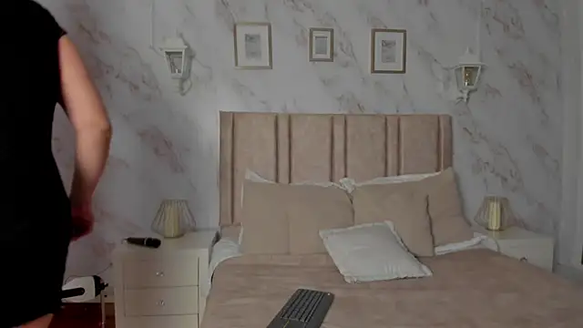 Snapshot of Paula_And chatting on January 10, 2026, 11:38 am Paula And online show from January 10, 2026, 11:38 am