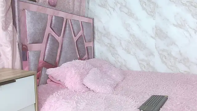 Ambarrhiltonn online show from October 27, 2025, 6:42 pm