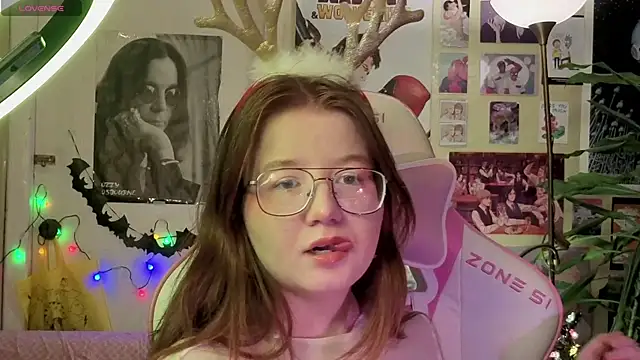 Sienna-Cow online show from December 15, 2025, 5:30 pm