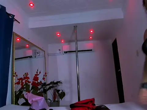 nahomy ryans online show from November 19, 2025, 9:26 pm