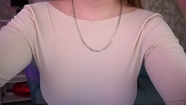 CrystallPaws online show from April 21, 2026, 5:47 am