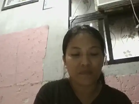 Snapshot of Uniquebeauty32 chatting on November 3, 2025, 5:23 am Uniquebeauty32 online show from November 3, 2025, 5:23 am