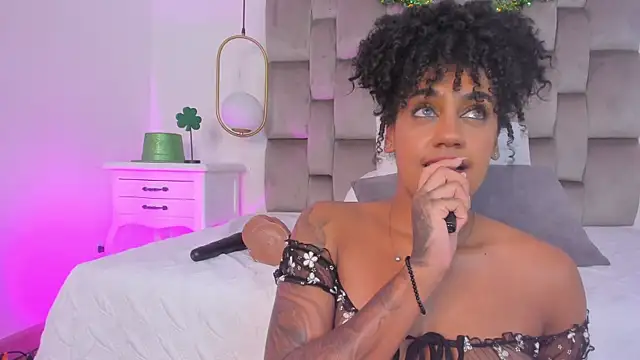 Snapshot of OnlyGia chatting on March 17, 2026, 3:53 am OnlyGia online show from March 17, 2026, 3:53 am