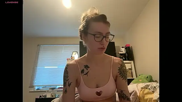 Snapshot of harleyblair chatting on February 15, 2026, 3:55 pm harleyblair online show from February 15, 2026, 3:55 pm