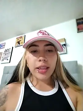  ManuVeelez online show from November 18, 2025, 1:10 am