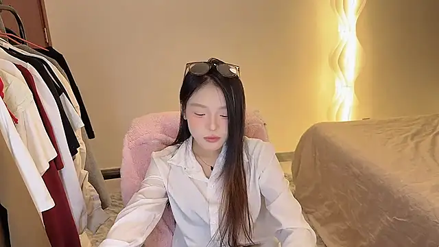 Robin-o3 online show from November 14, 2025, 2:10 pm