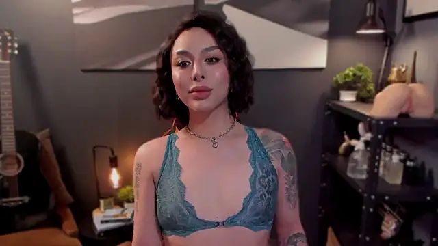 LUNACOCKSLAYER online show from October 5, 2025, 1:29 am