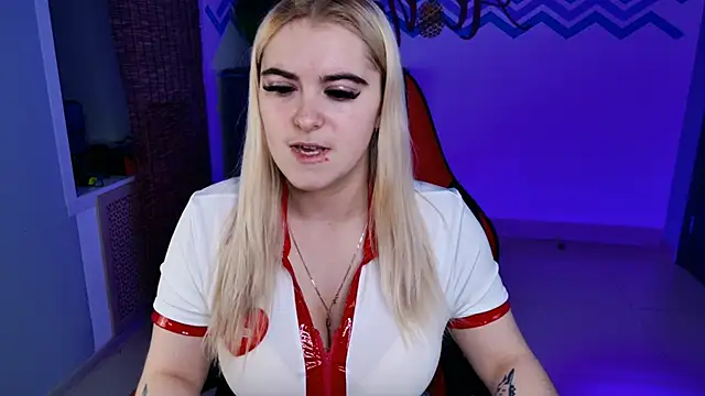 Snapshot of Stef_Nicks chatting on November 2, 2025, 9:03 am Stef Nicks online show from November 2, 2025, 9:03 am