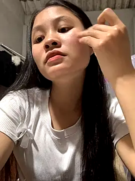 Snapshot of NhuFox chatting on October 5, 2025, 1:13 pm NhuFox online show from October 5, 2025, 1:13 pm