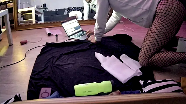 Toysboy67bi online show from September 28, 2025, 2:18 am