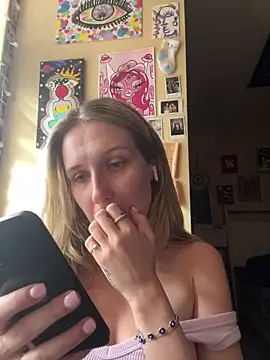 AutumnTides online show from September 10, 2025, 4:17 pm