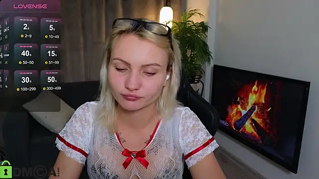 Snapshot of Cameronlovely_ chatting on October 18, 2025, 7:16 pm Cameronlovely online show from October 18, 2025, 7:16 pm