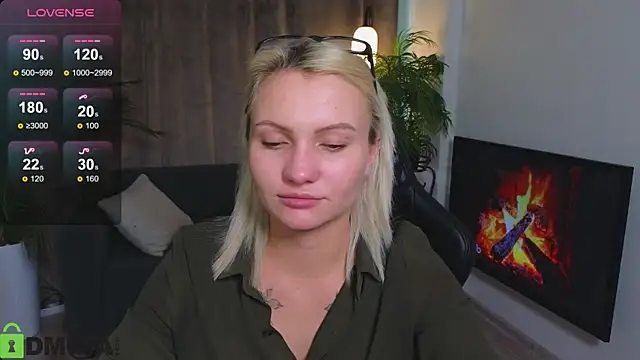 Snapshot of Cameronlovely_ chatting on October 22, 2025, 9:20 am Cameronlovely online show from October 22, 2025, 9:20 am