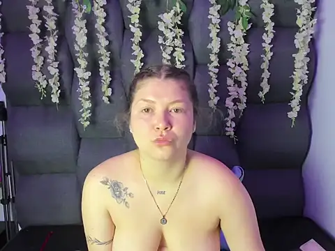 Snapshot of JuliettaRousse69 chatting on February 4, 2026, 1:50 pm JuliettaRousse69 online show from February 4, 2026, 1:50 pm