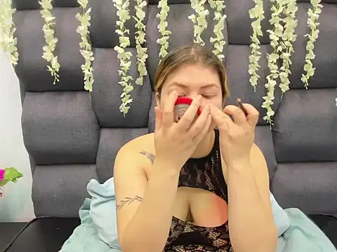 Snapshot of JuliettaRousse69 chatting on January 10, 2026, 12:33 pm JuliettaRousse69 online show from January 10, 2026, 12:33 pm