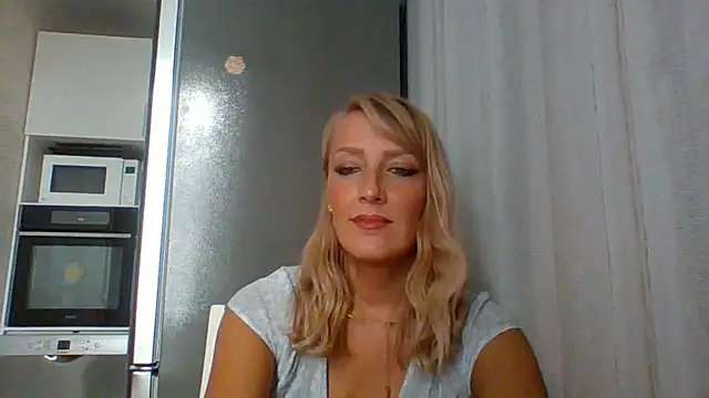 Vexxaa online show from September 10, 2025, 1:32 pm