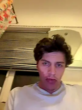 Snapshot of AmMadness chatting on November 18, 2025, 1:21 am AmMadness online show from November 18, 2025, 1:21 am