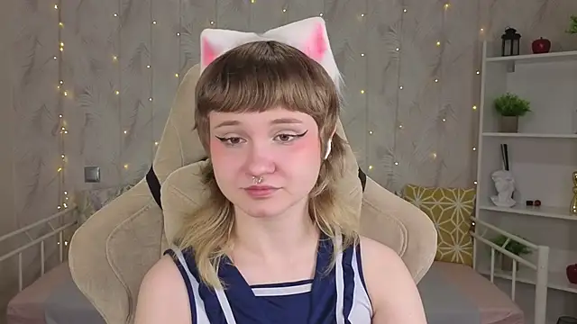 Tori Cutie online show from May 19, 2026, 1:56 am