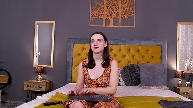 Jessica White  online show from February 6, 2026, 4:41 am