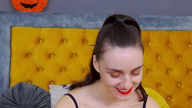 Jessica White  online show from November 14, 2025, 5:00 am