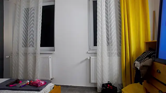 Jessica White  online show from November 11, 2025, 4:51 am