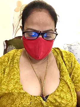 Snapshot of heera-rani chatting on May 2, 2026, 6:07 am heera-rani online show from May 2, 2026, 6:07 am