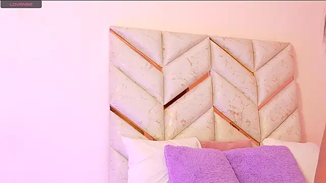 AlanaDoll online show from April 14, 2026, 2:33 pm