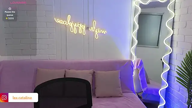 Lexy tay online show from October 23, 2025, 12:04 pm