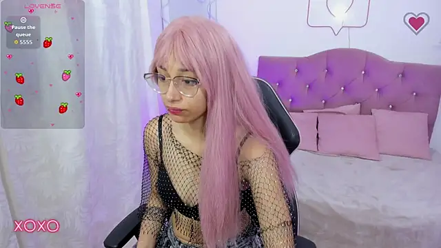 HANNI TAY online show from November 30, 2025, 12:06 pm