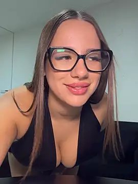 AlessiaaRuso1 online show from June 17, 2026, 4:56 am
