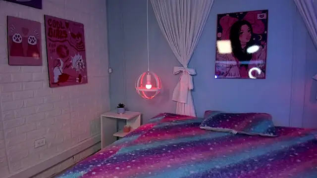 Hannahpage online show from December 22, 2025, 12:05 pm