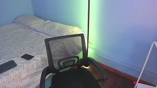 Hannahpage online show from March 11, 2026, 12:21 pm