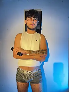 Snapshot of DanteRushh chatting on February 12, 2026, 2:33 am DanteRushh online show from February 12, 2026, 2:33 am