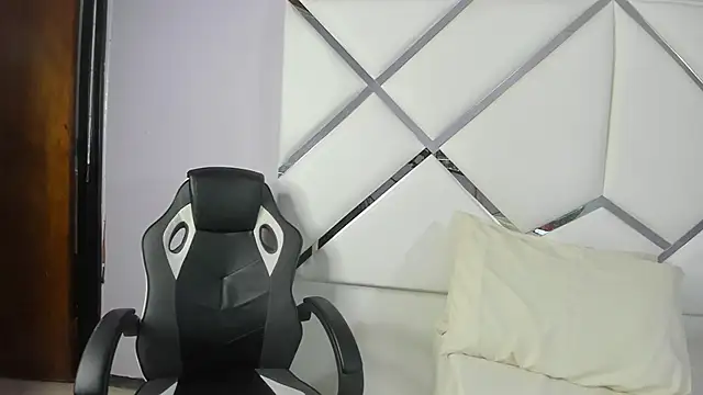 KikaDuque online show from April 10, 2026, 6:59 pm