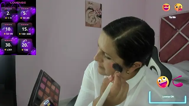 KikaDuque online show from November 30, 2025, 7:14 pm