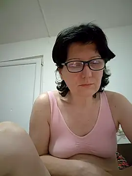 Vera Elle online show from February 21, 2026, 7:27 pm