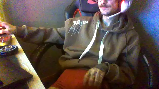 Dikklauss online show from October 19, 2025, 10:34 pm