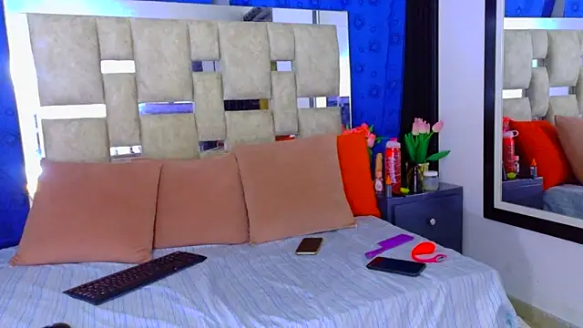 PerlaZultana online show from November 26, 2025, 8:09 pm